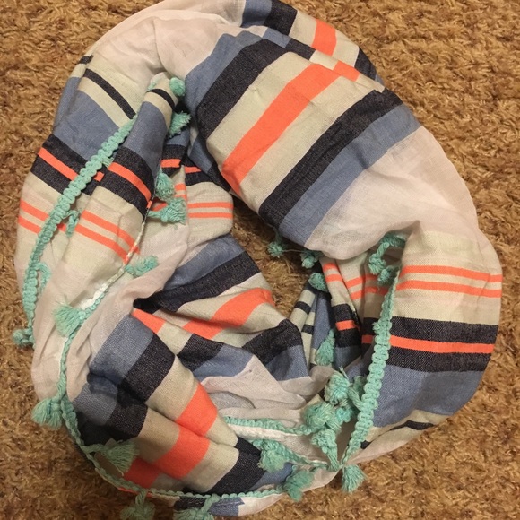 Circle scarf - Picture 1 of 2